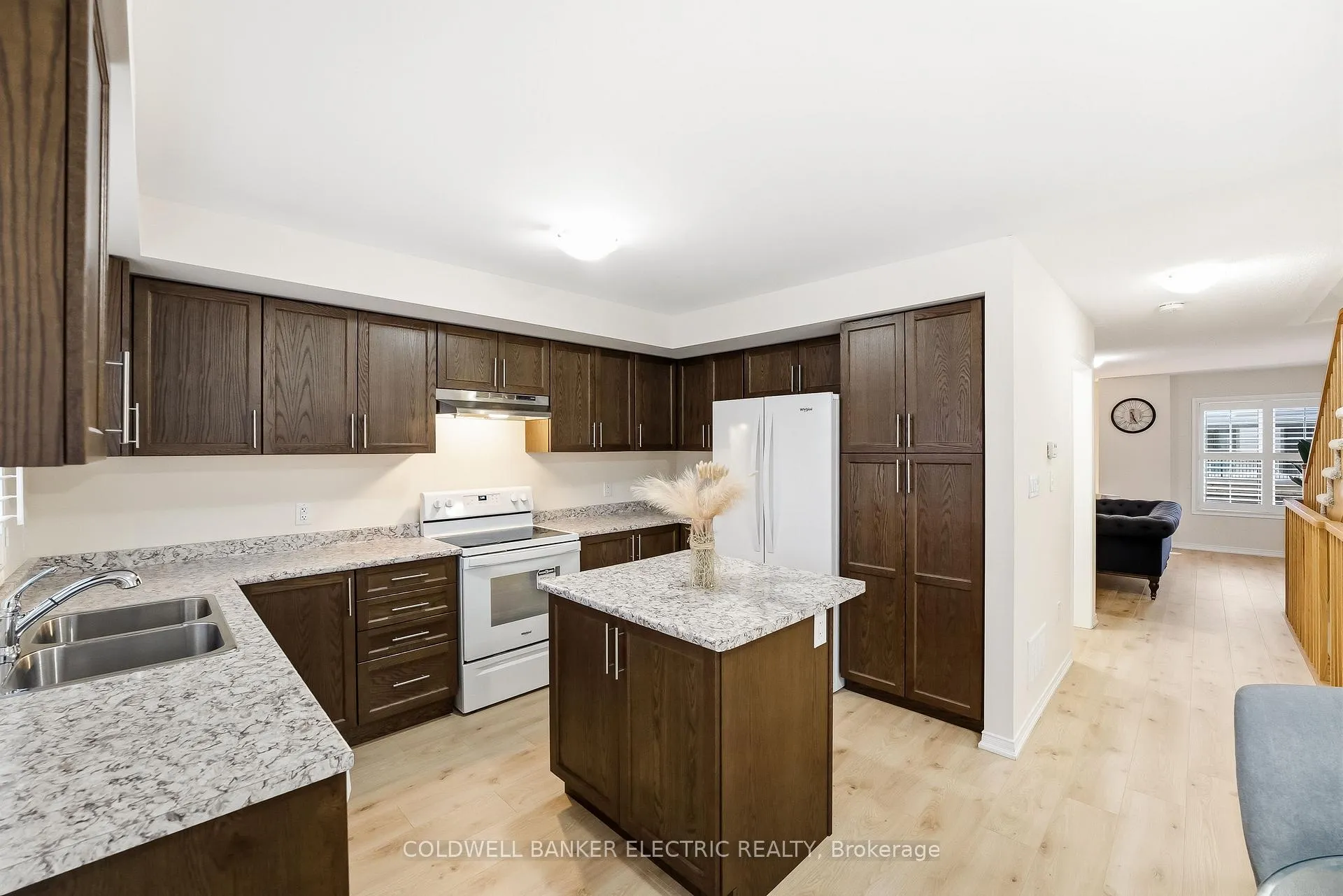 Photo 17 of 1 Loana Lane, Clarington, Bowmanville — HOMEH