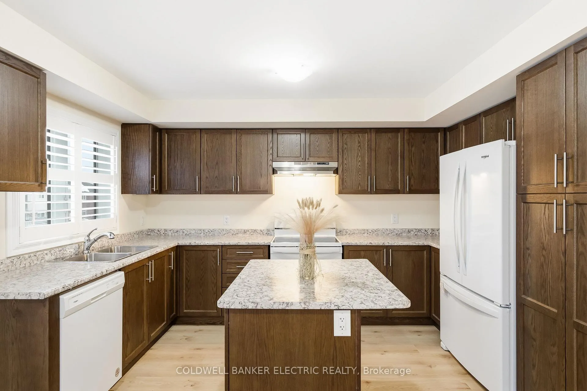 Photo 18 of 1 Loana Lane, Clarington, Bowmanville — HOMEH