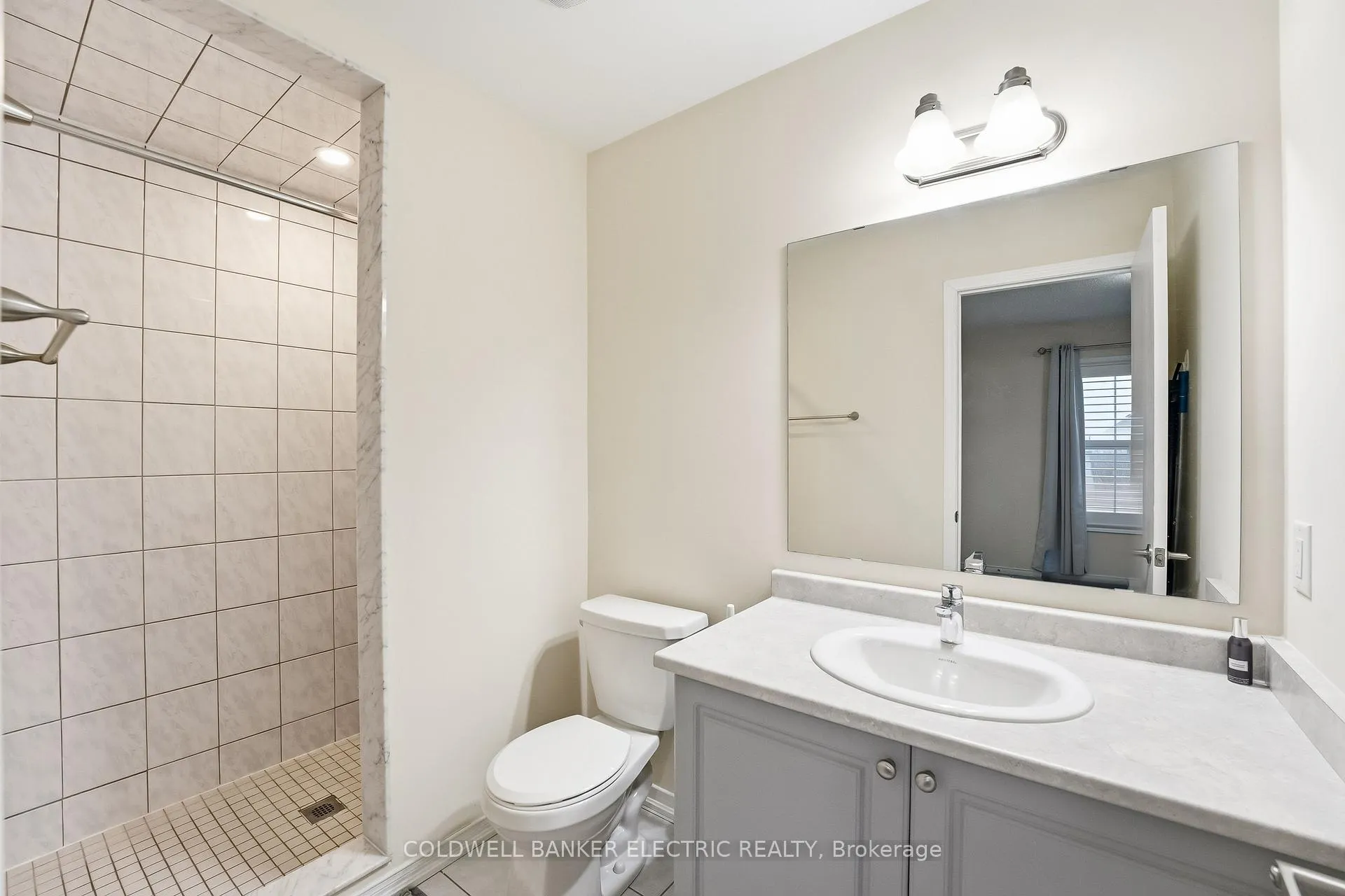 Photo 27 of 1 Loana Lane, Clarington, Bowmanville — HOMEH