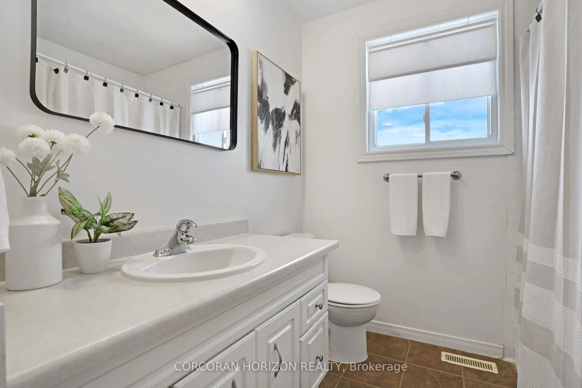 Photo 19 of 69 Eagen Drive, Kitchener — HOMEH