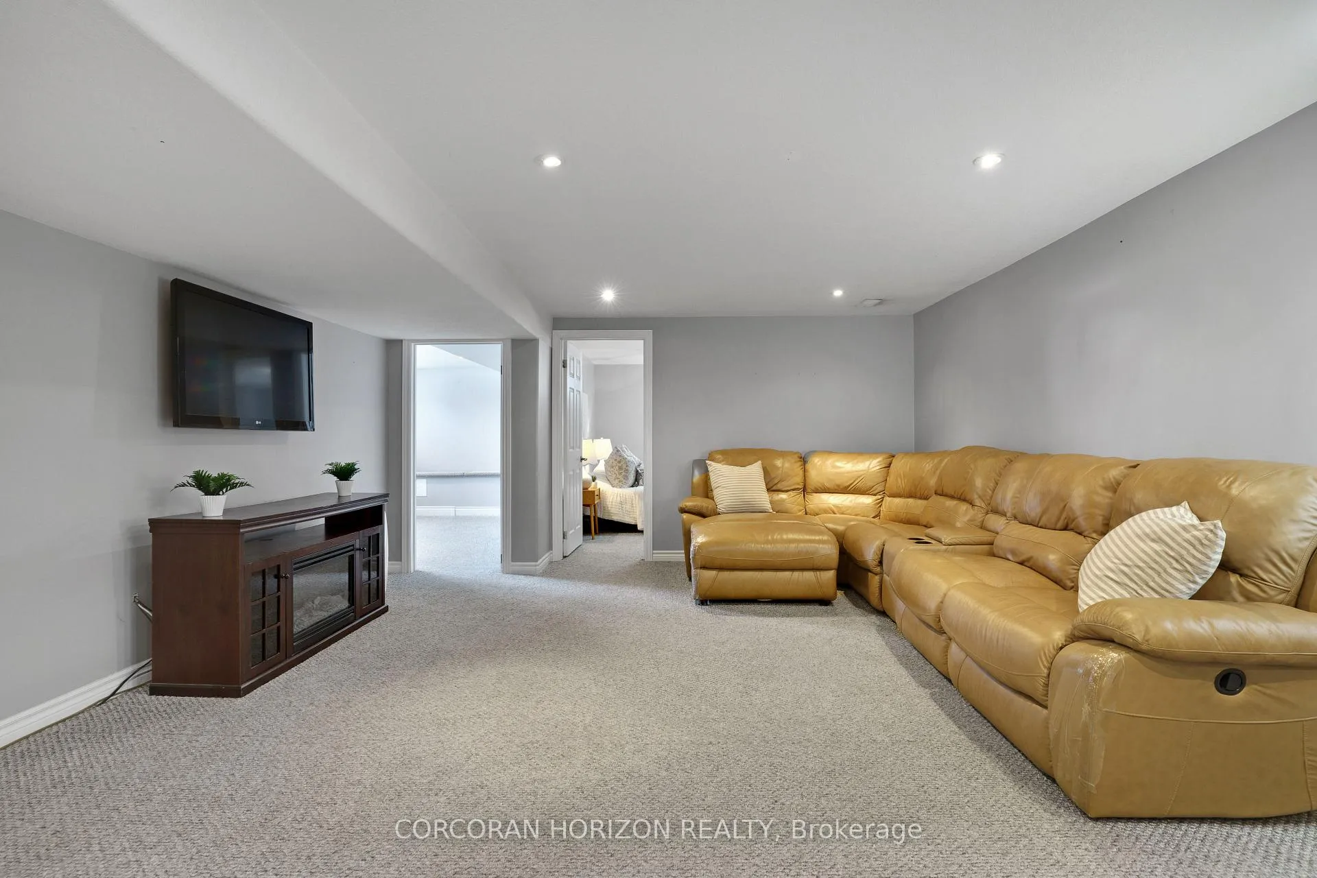 Photo 24 of 69 Eagen Drive, Kitchener — HOMEH