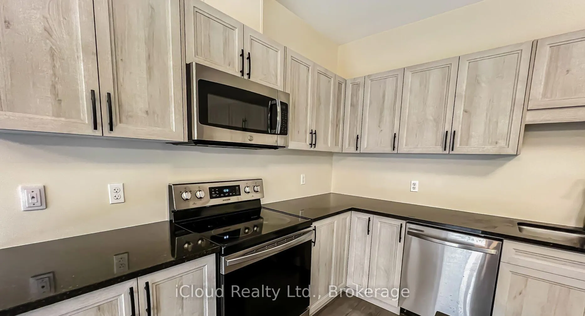 Photo 6 of 28 Gray Fox Lane, Norfolk, Simcoe — HOMEH
