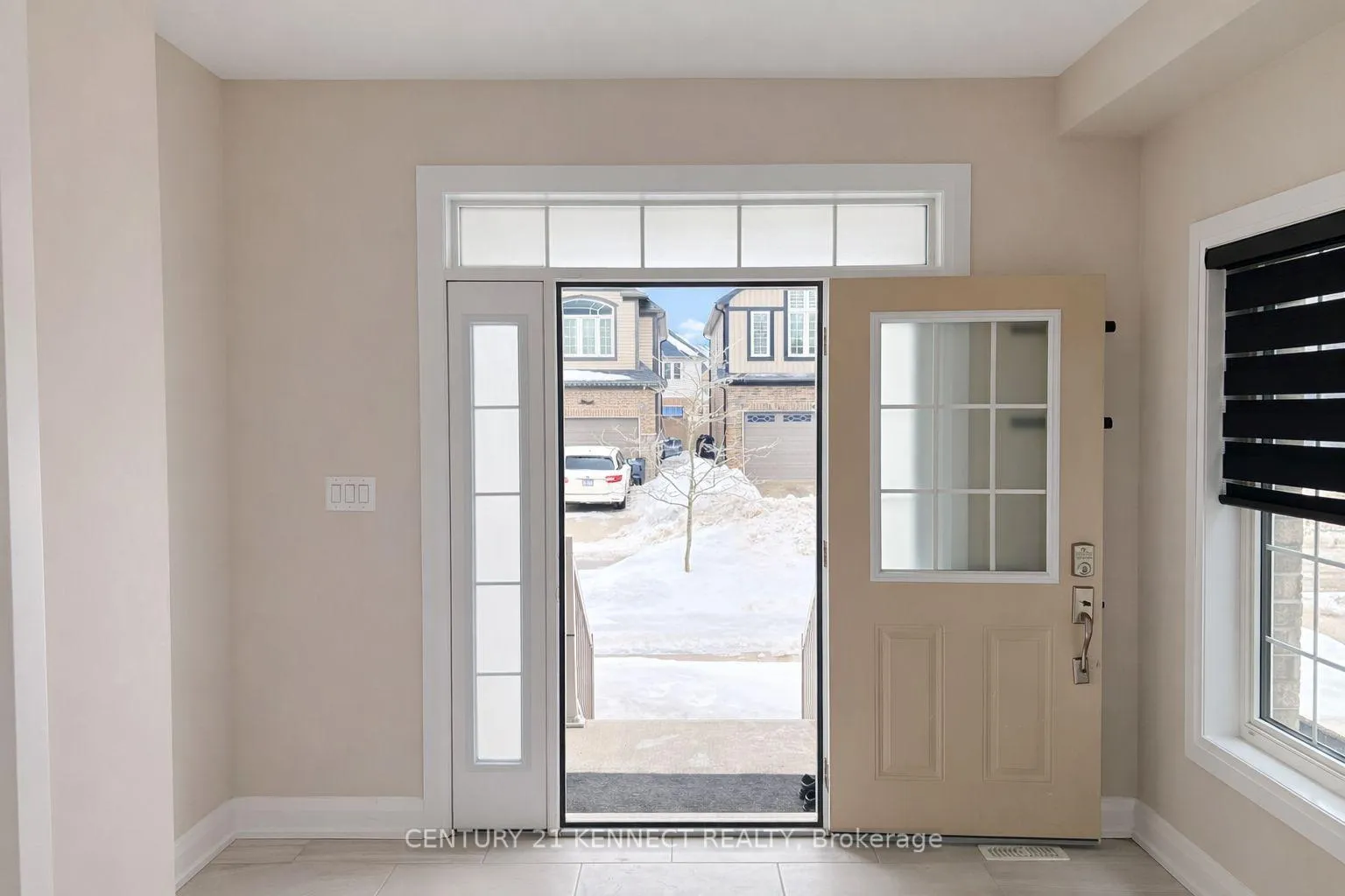 Photo 2 of 325 Sedgewood Street, Kitchener — HOMEH