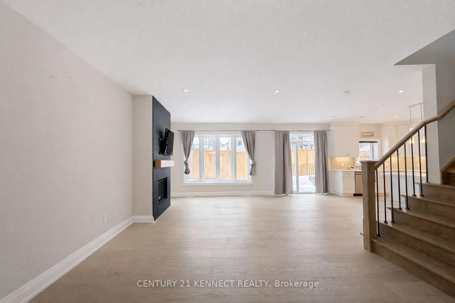 Photo 3 of 325 Sedgewood Street, Kitchener — HOMEH