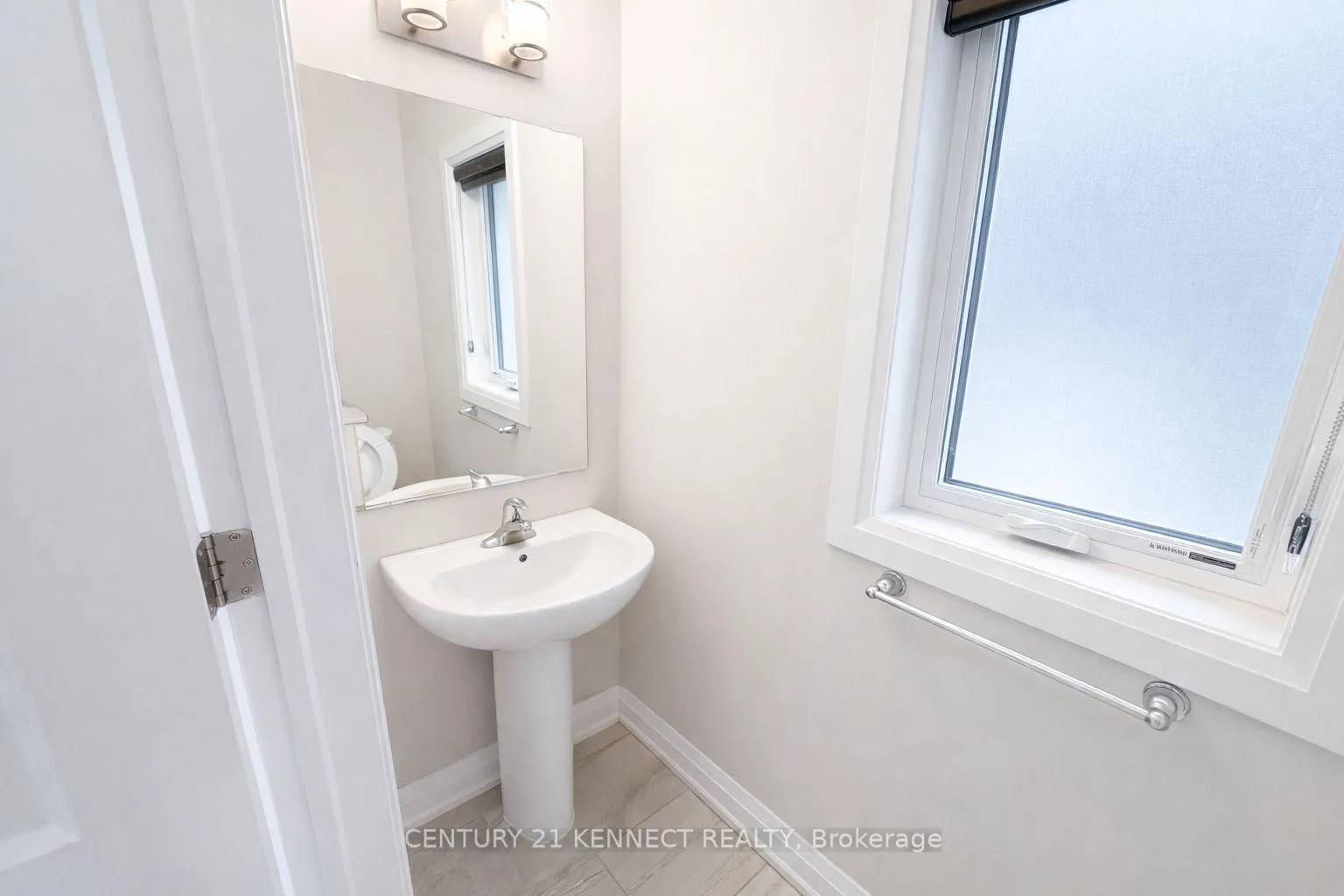 Photo 10 of 325 Sedgewood Street, Kitchener — HOMEH