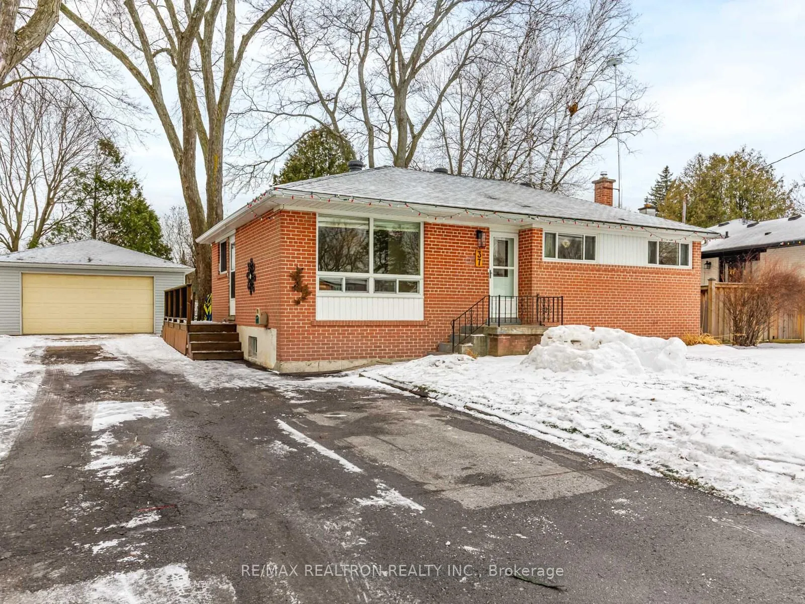 Photo 1 of 37 Glass Drive, Aurora, Aurora Highlands — HOMEH