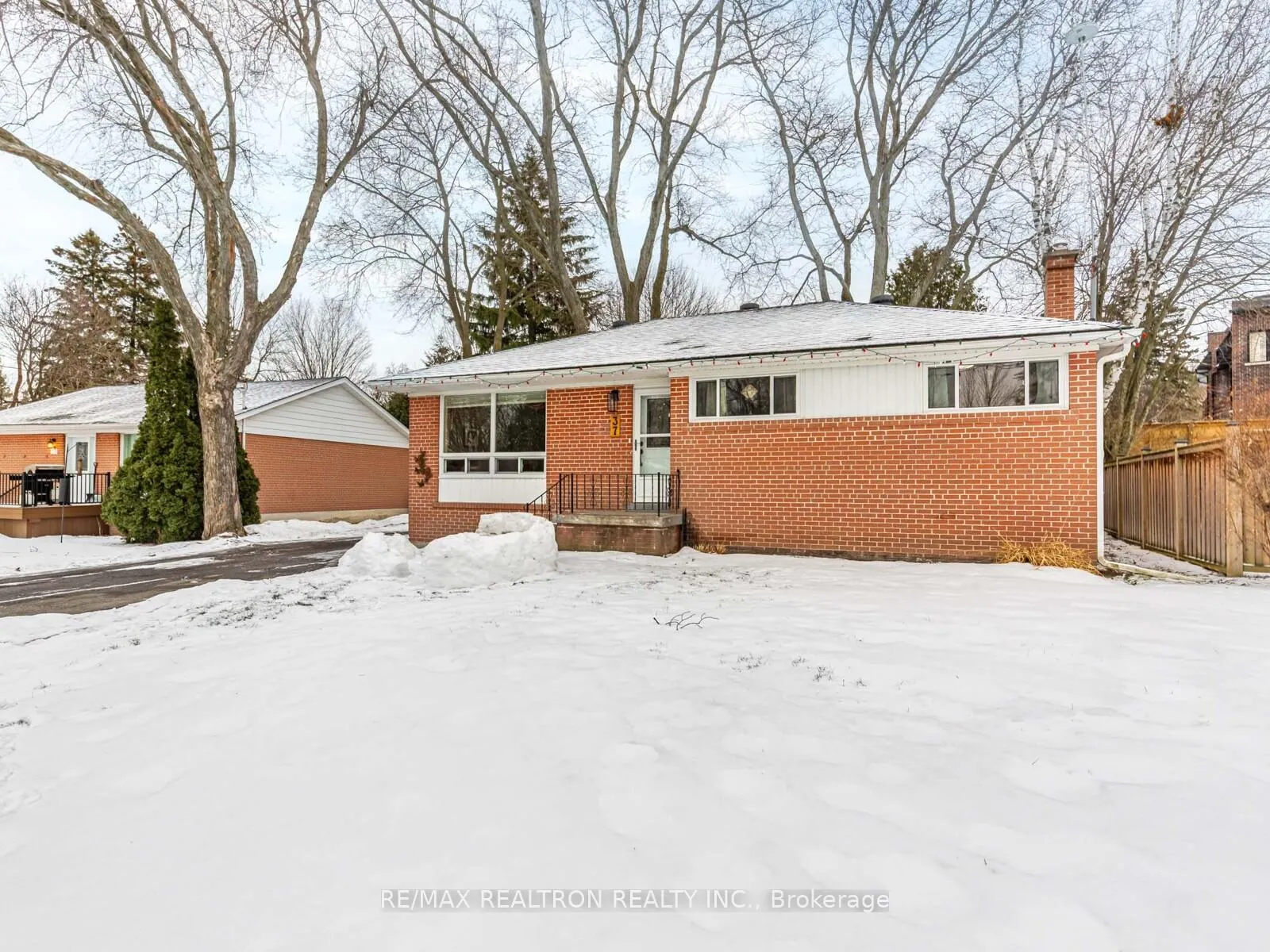 Photo 2 of 37 Glass Drive, Aurora, Aurora Highlands — HOMEH