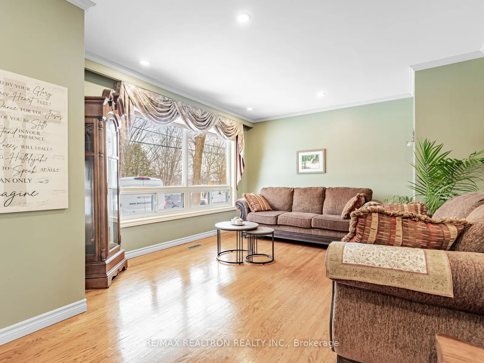 Photo 5 of 37 Glass Drive, Aurora, Aurora Highlands — HOMEH