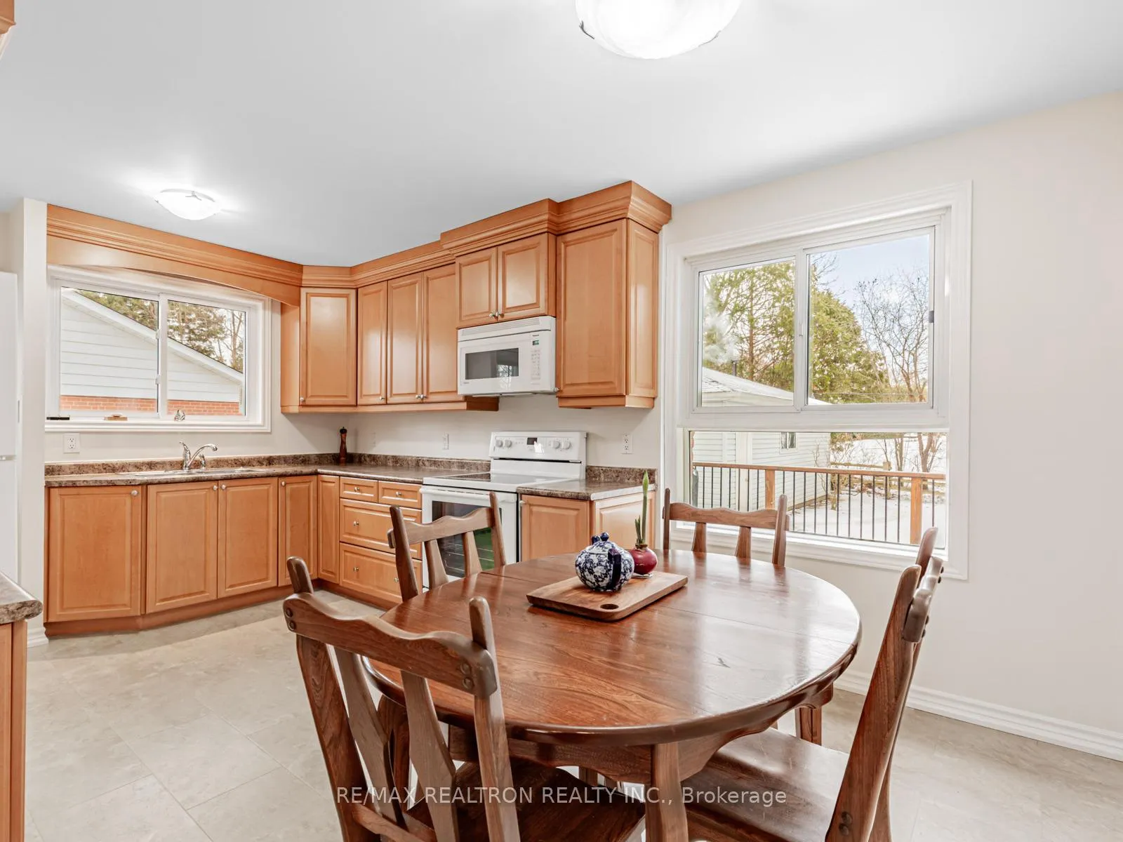 Photo 8 of 37 Glass Drive, Aurora, Aurora Highlands — HOMEH