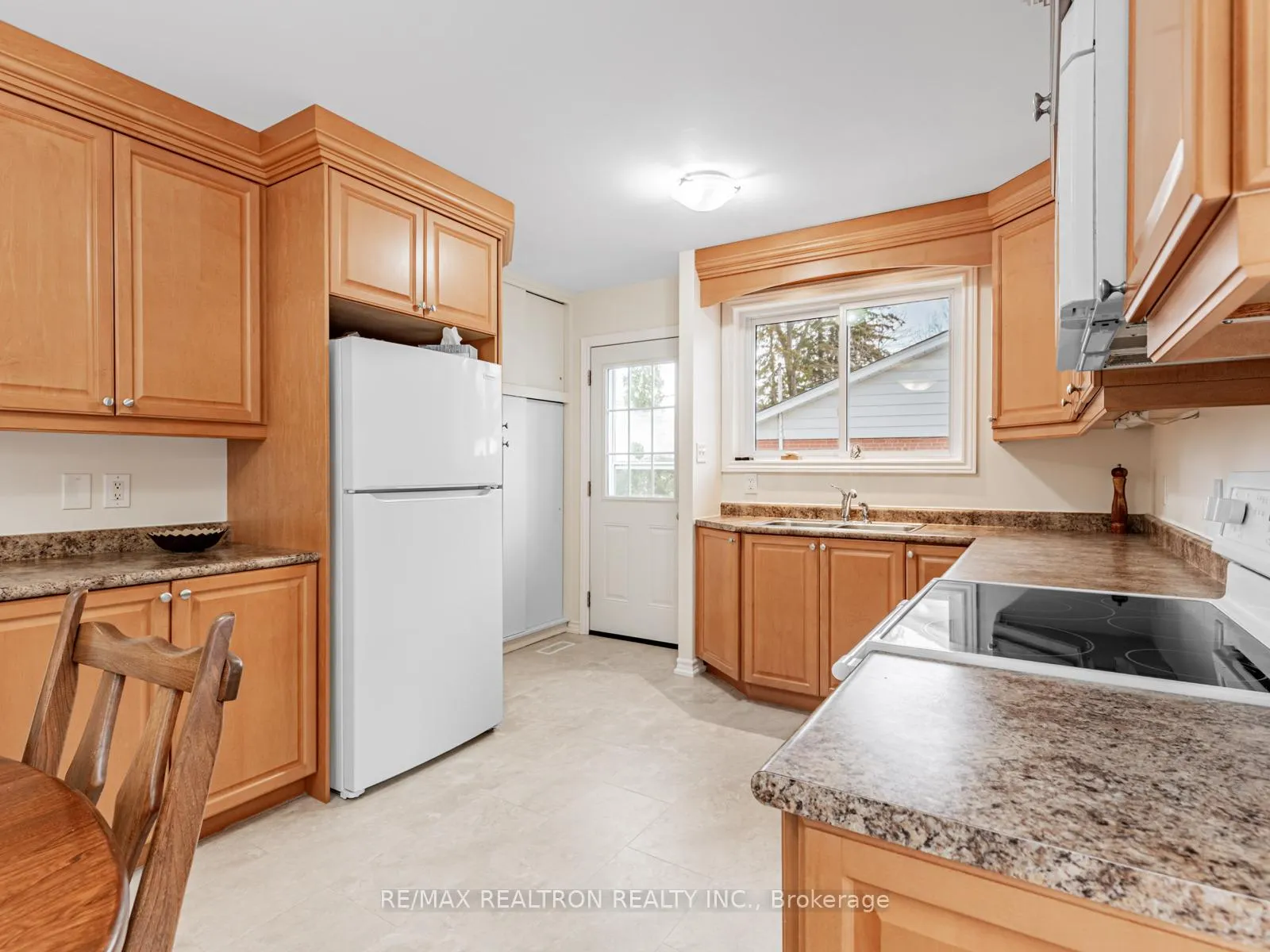 Photo 10 of 37 Glass Drive, Aurora, Aurora Highlands — HOMEH