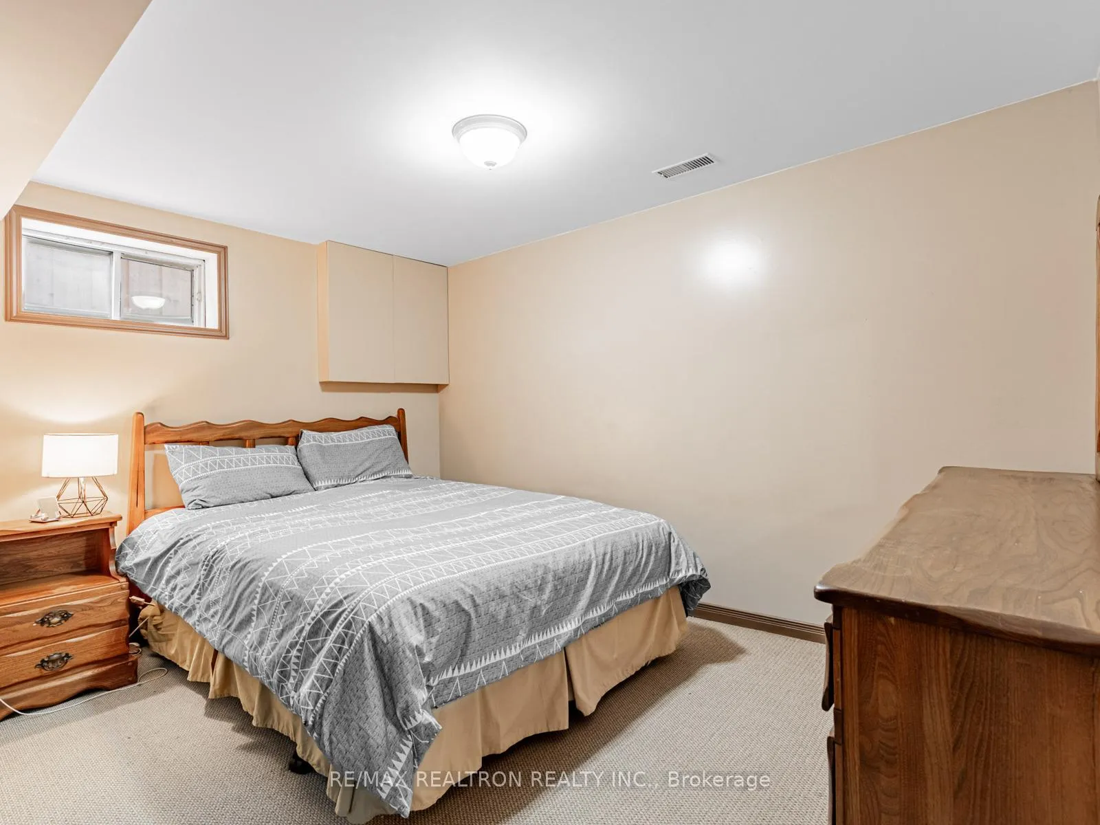Photo 25 of 37 Glass Drive, Aurora, Aurora Highlands — HOMEH