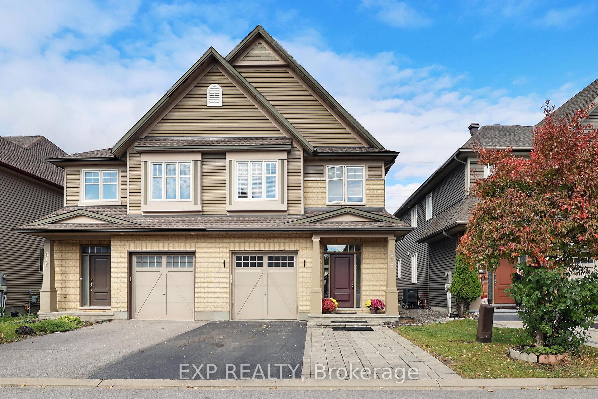 Front of 618 Moorpark Avenue