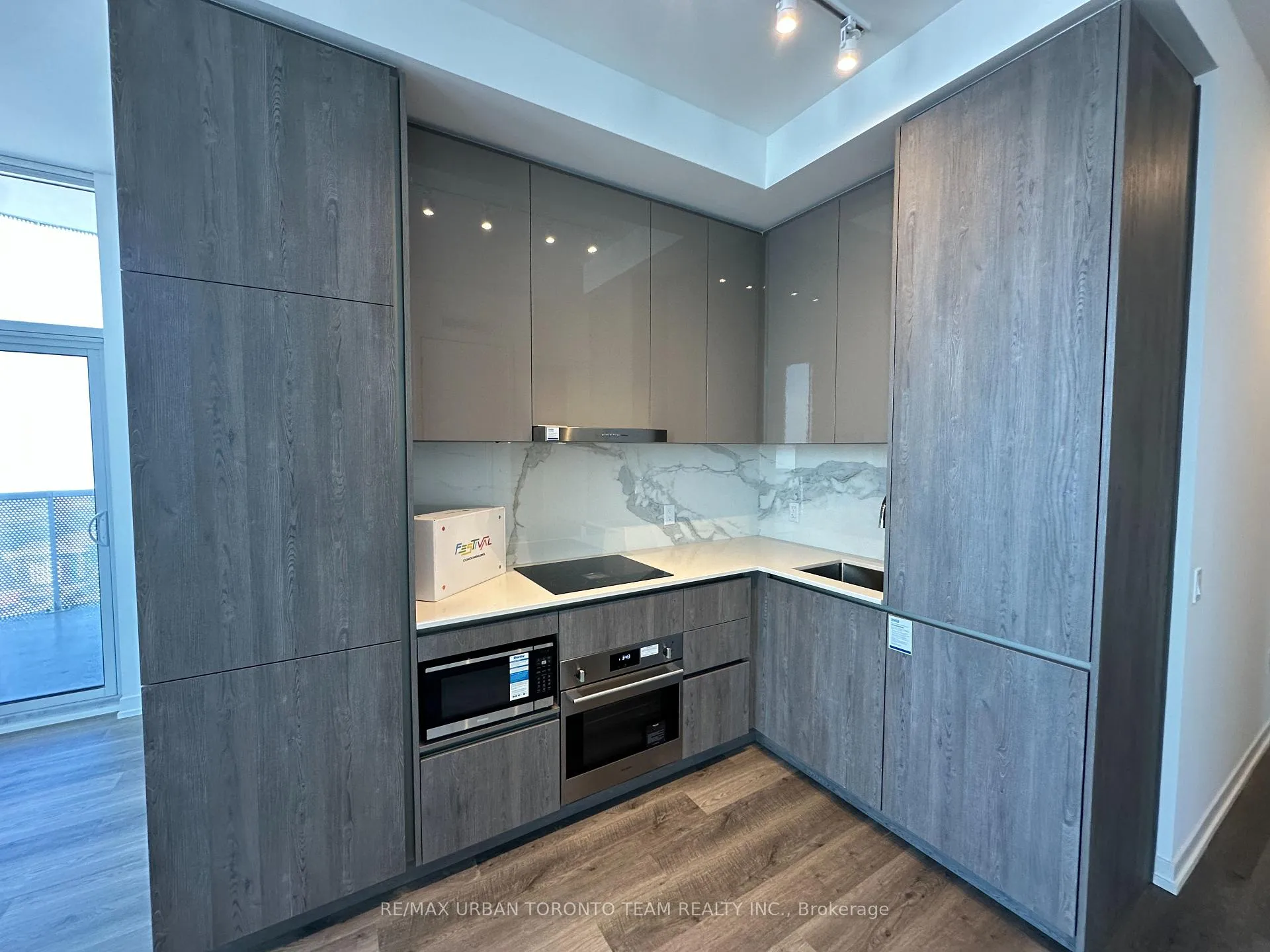 Photo 4 of Unit PH102, 8 Interchange Way, Vaughan, Vaughan Corporate Centre — HOMEH