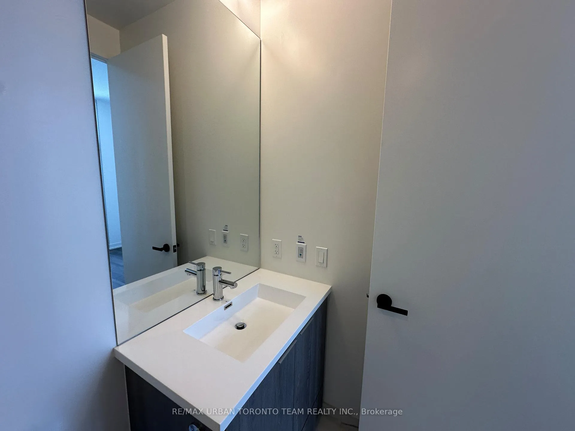 Photo 14 of Unit PH102, 8 Interchange Way, Vaughan, Vaughan Corporate Centre — HOMEH