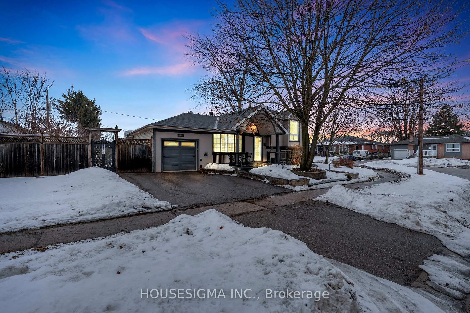 Photo 1 of 808 Krosno Boulevard, Pickering, Bay Ridges — HOMEH
