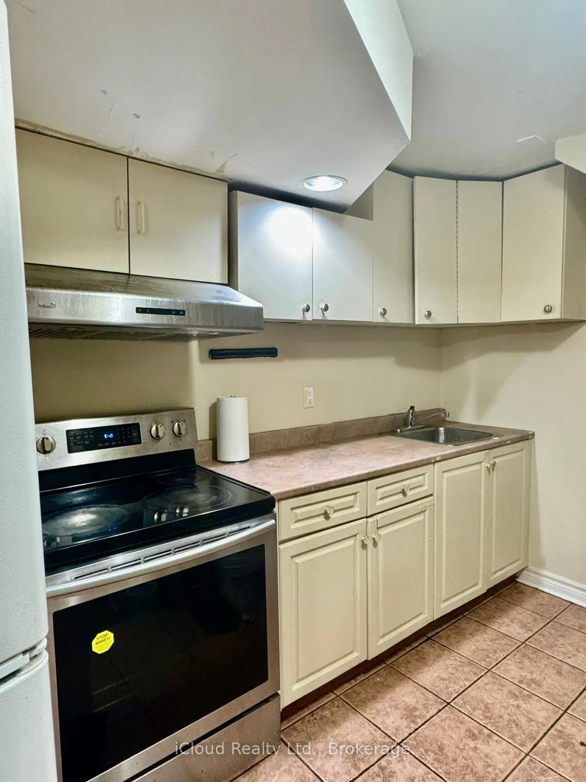 Photo 3 of Unit Bsmt, 141 Rainforest Drive, Brampton, Sandringham-Wellington — HOMEH