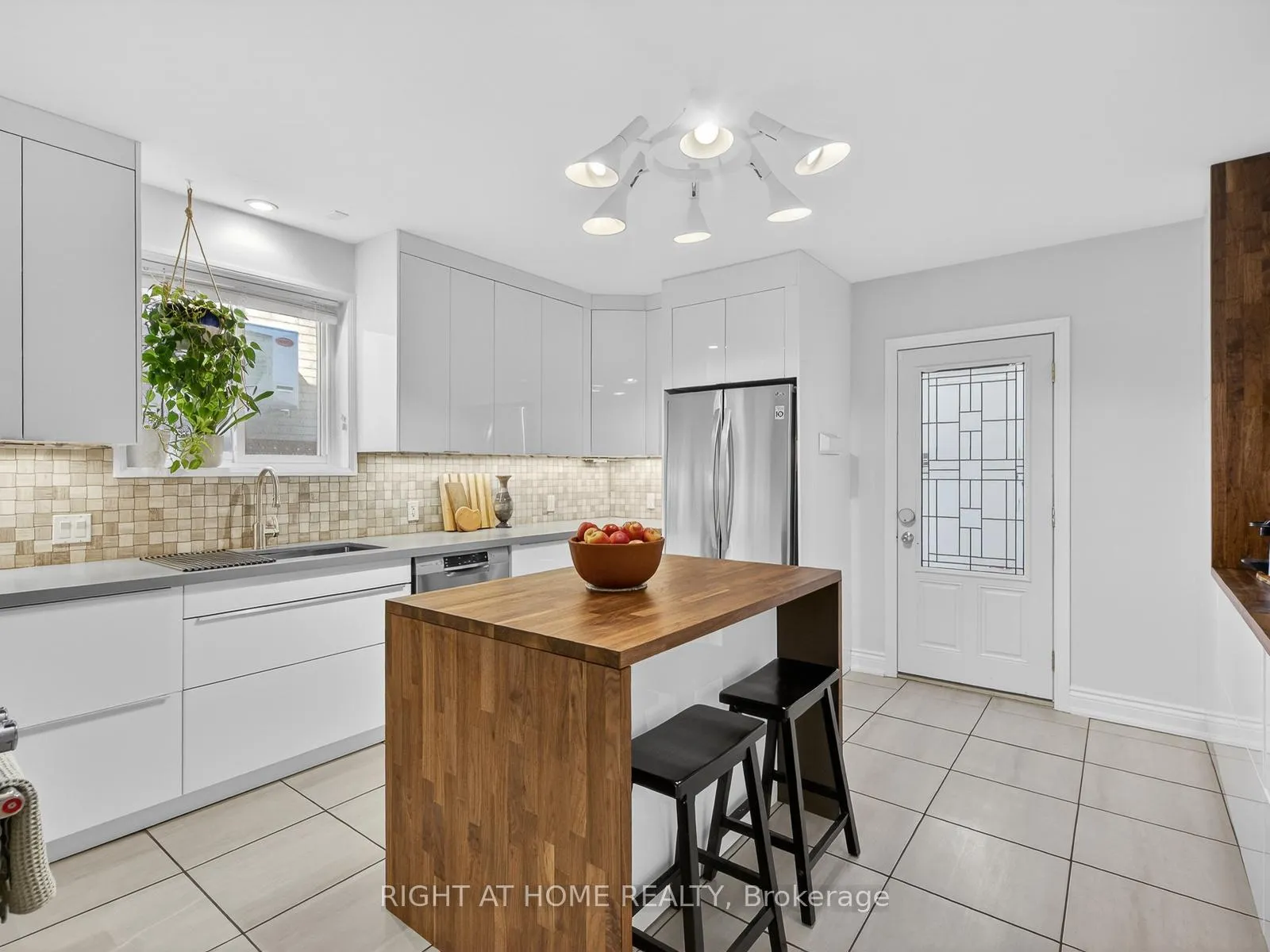 Photo 10 of 355 Caledonia Road, Toronto, Caledonia-Fairbank — HOMEH