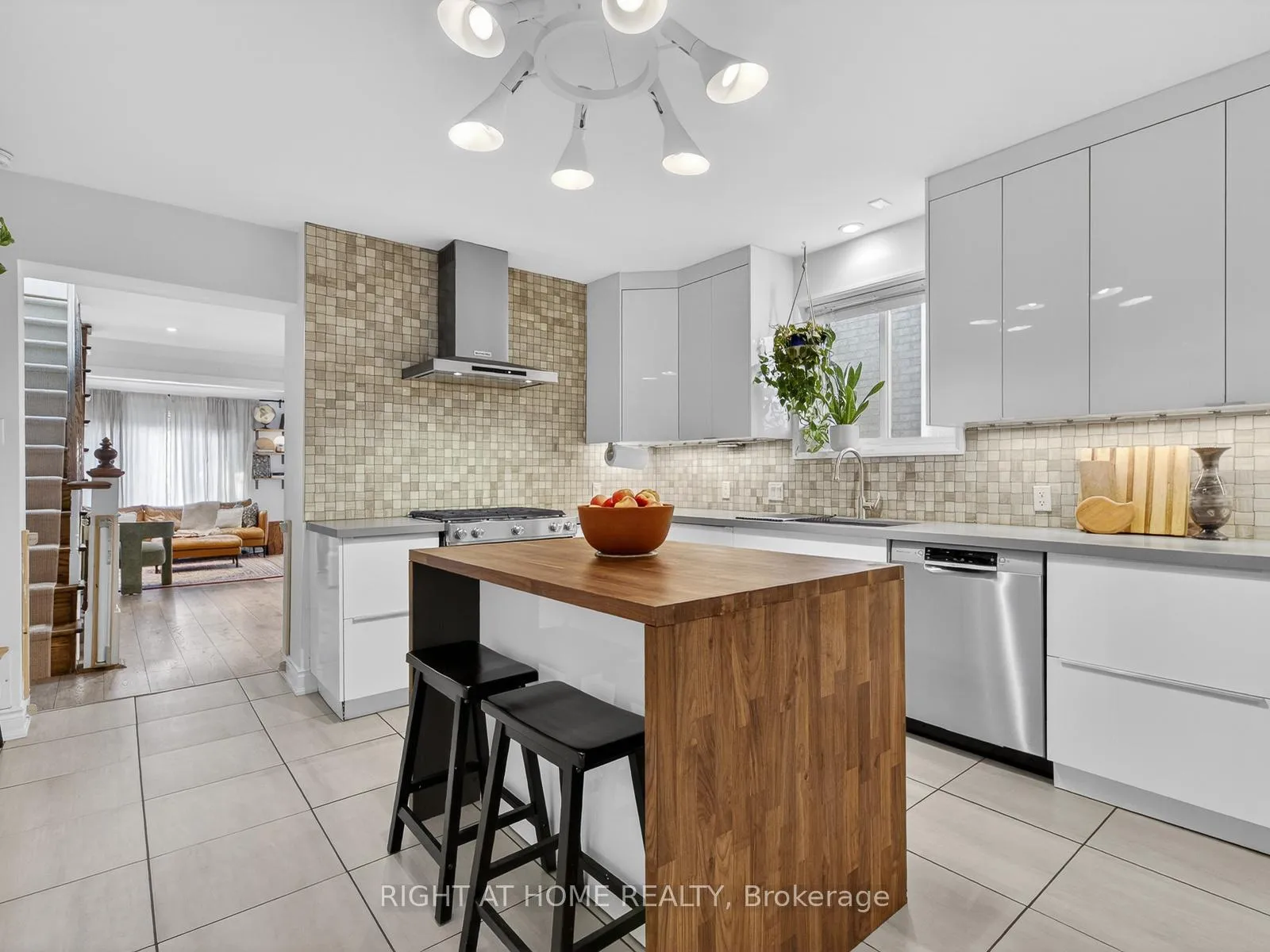 Photo 11 of 355 Caledonia Road, Toronto, Caledonia-Fairbank — HOMEH
