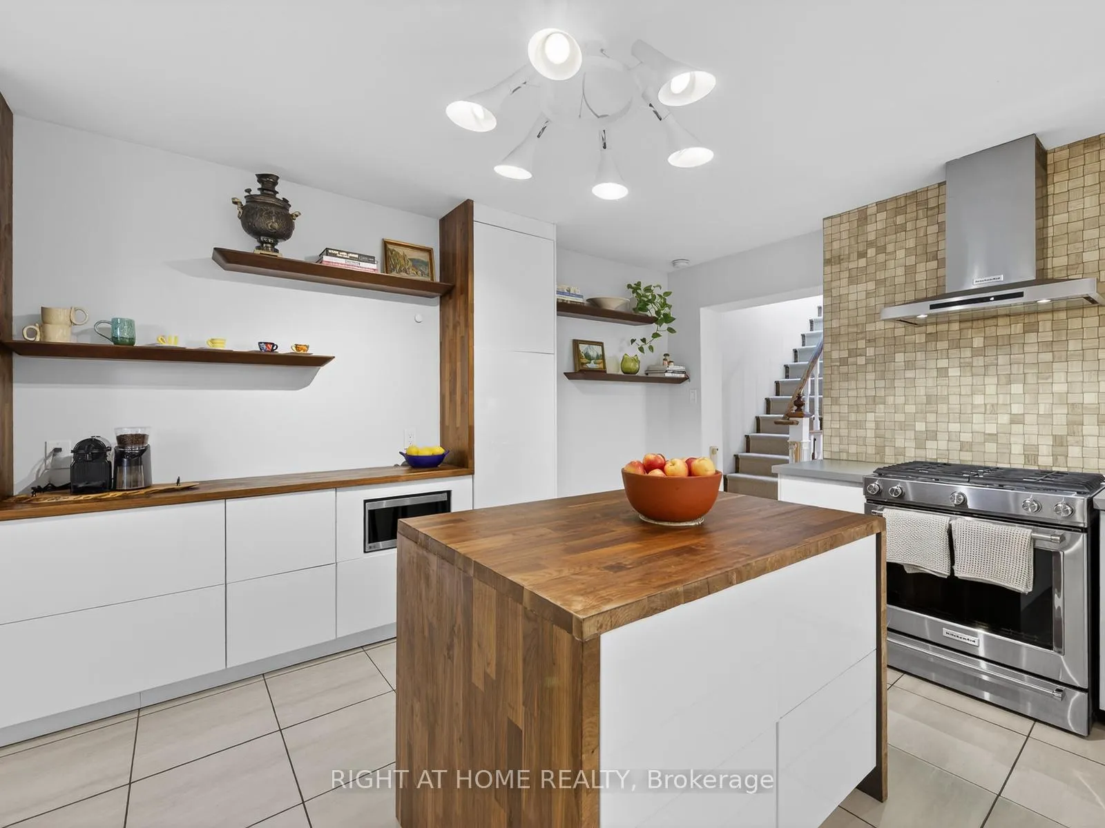Photo 12 of 355 Caledonia Road, Toronto, Caledonia-Fairbank — HOMEH