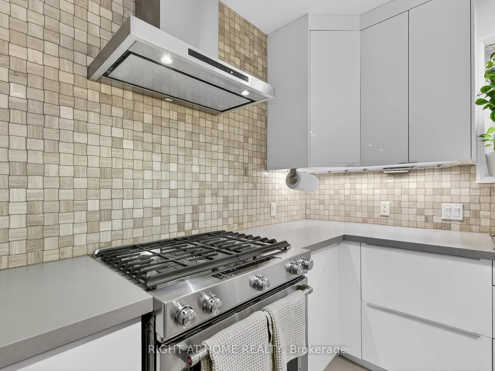 Photo 13 of 355 Caledonia Road, Toronto, Caledonia-Fairbank — HOMEH