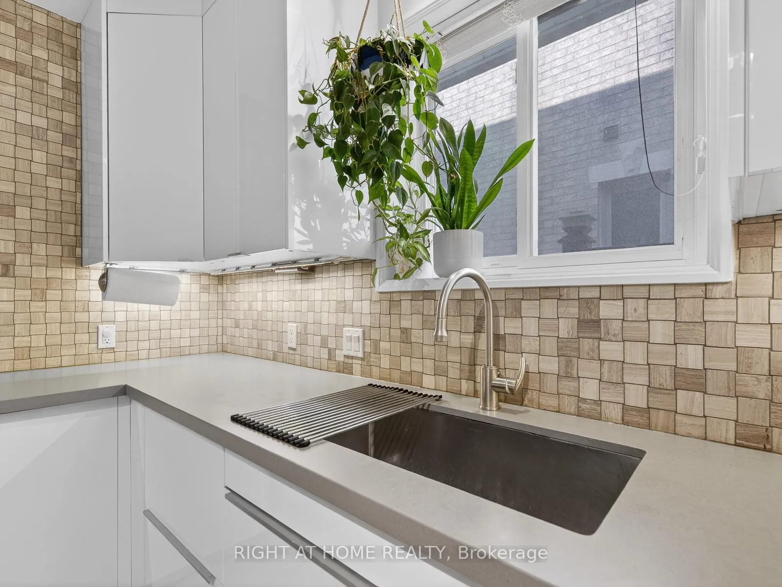 Photo 14 of 355 Caledonia Road, Toronto, Caledonia-Fairbank — HOMEH