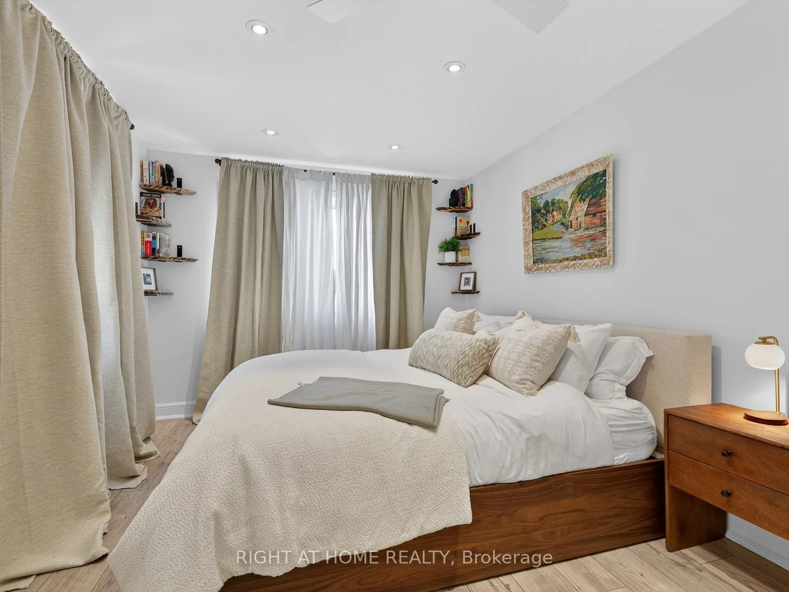 Photo 20 of 355 Caledonia Road, Toronto, Caledonia-Fairbank — HOMEH