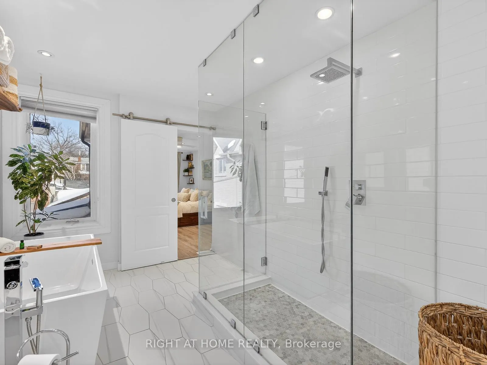 Photo 22 of 355 Caledonia Road, Toronto, Caledonia-Fairbank — HOMEH