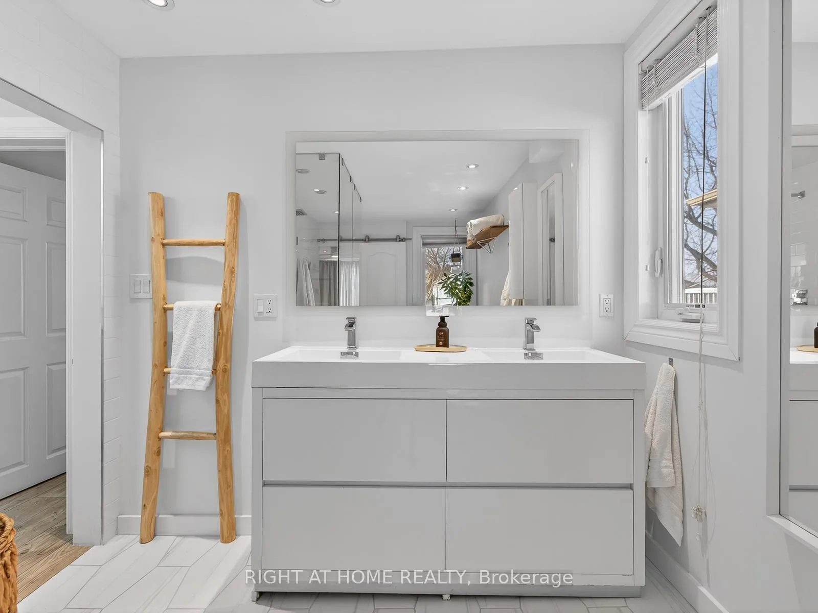 Photo 24 of 355 Caledonia Road, Toronto, Caledonia-Fairbank — HOMEH