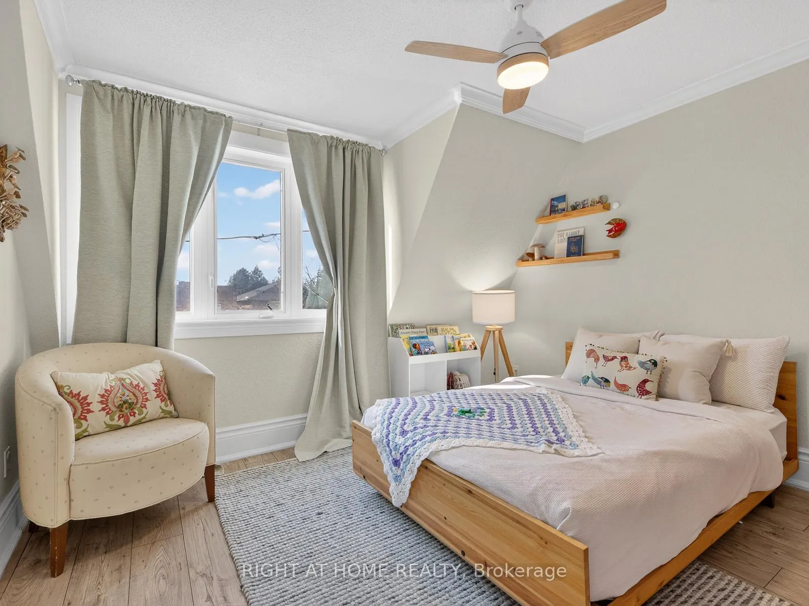 Photo 26 of 355 Caledonia Road, Toronto, Caledonia-Fairbank — HOMEH
