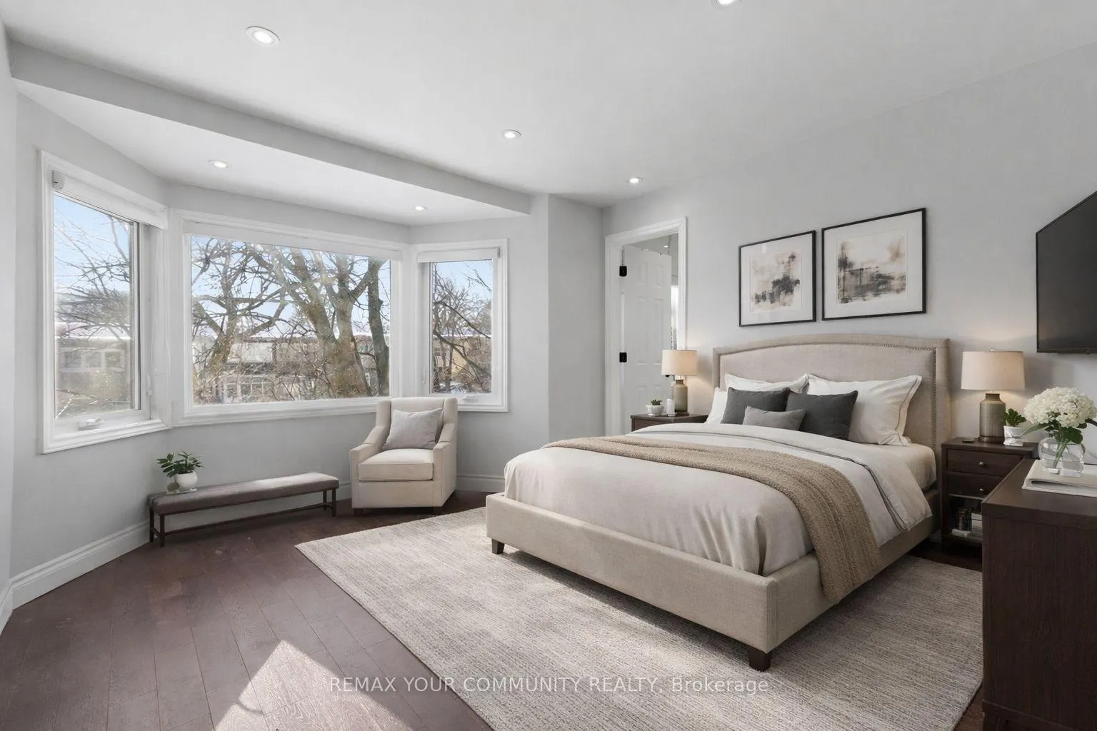 Photo 3 of 41 Berwick Avenue, Toronto, Yonge-Eglinton — HOMEH