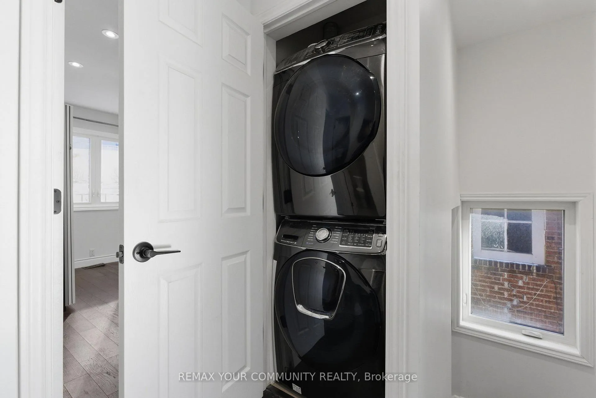 Photo 11 of 41 Berwick Avenue, Toronto, Yonge-Eglinton — HOMEH