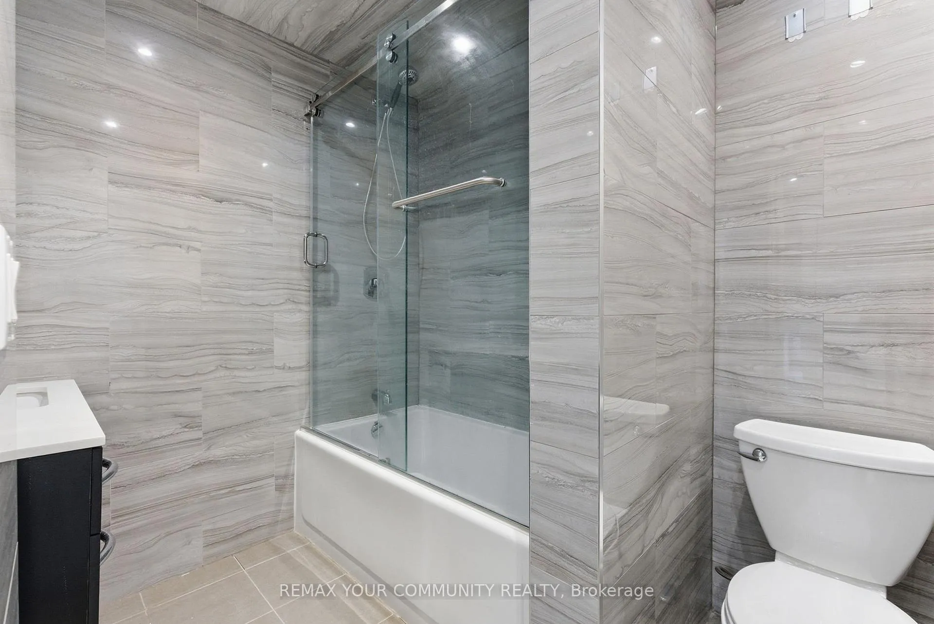 Photo 12 of 41 Berwick Avenue, Toronto, Yonge-Eglinton — HOMEH