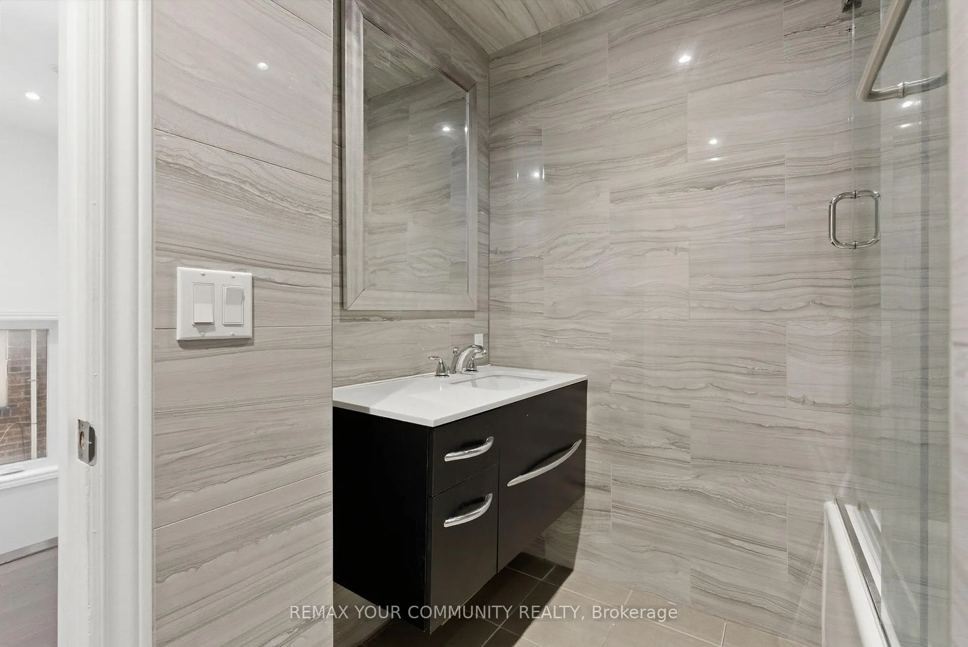 Photo 13 of 41 Berwick Avenue, Toronto, Yonge-Eglinton — HOMEH