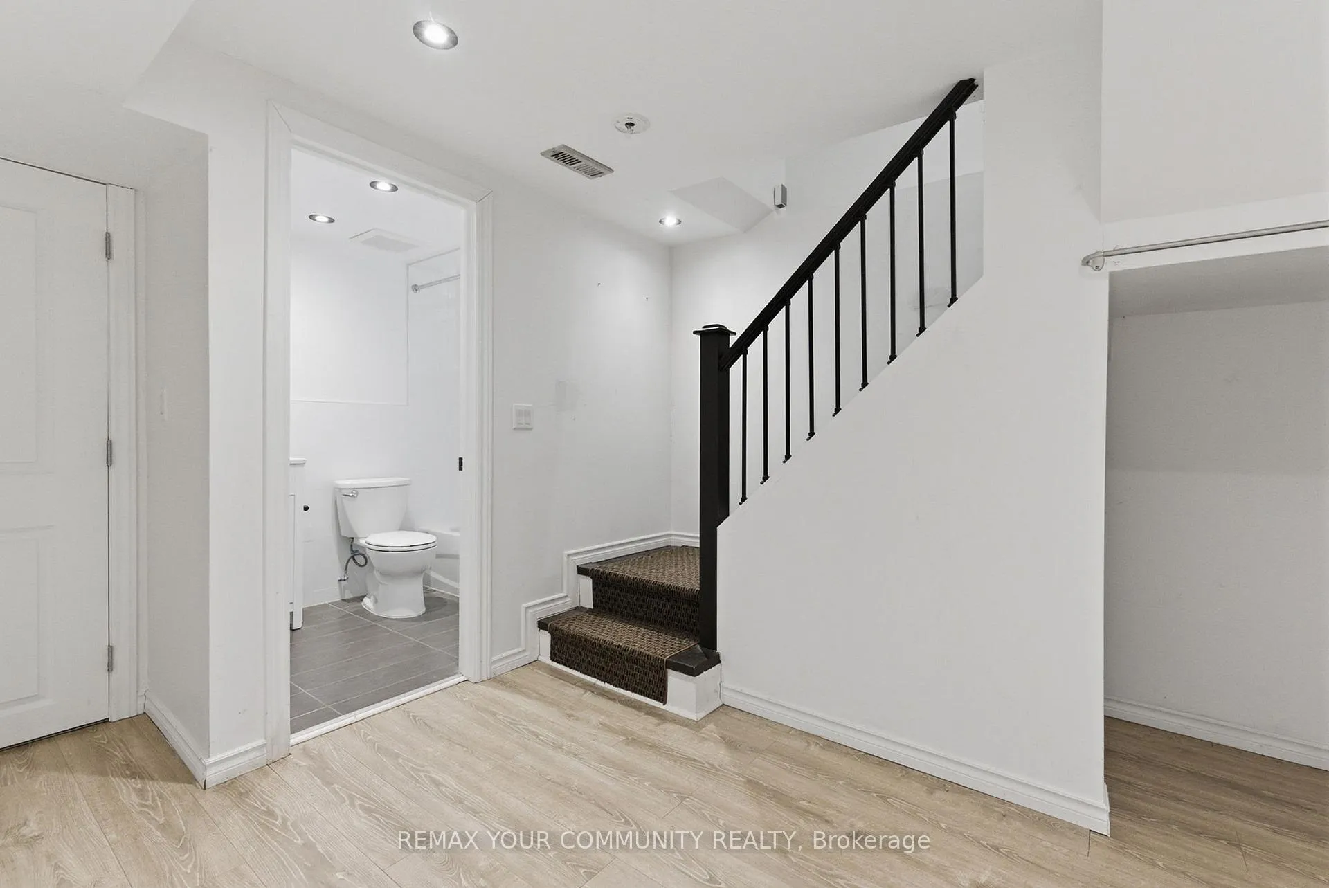 Photo 14 of 41 Berwick Avenue, Toronto, Yonge-Eglinton — HOMEH