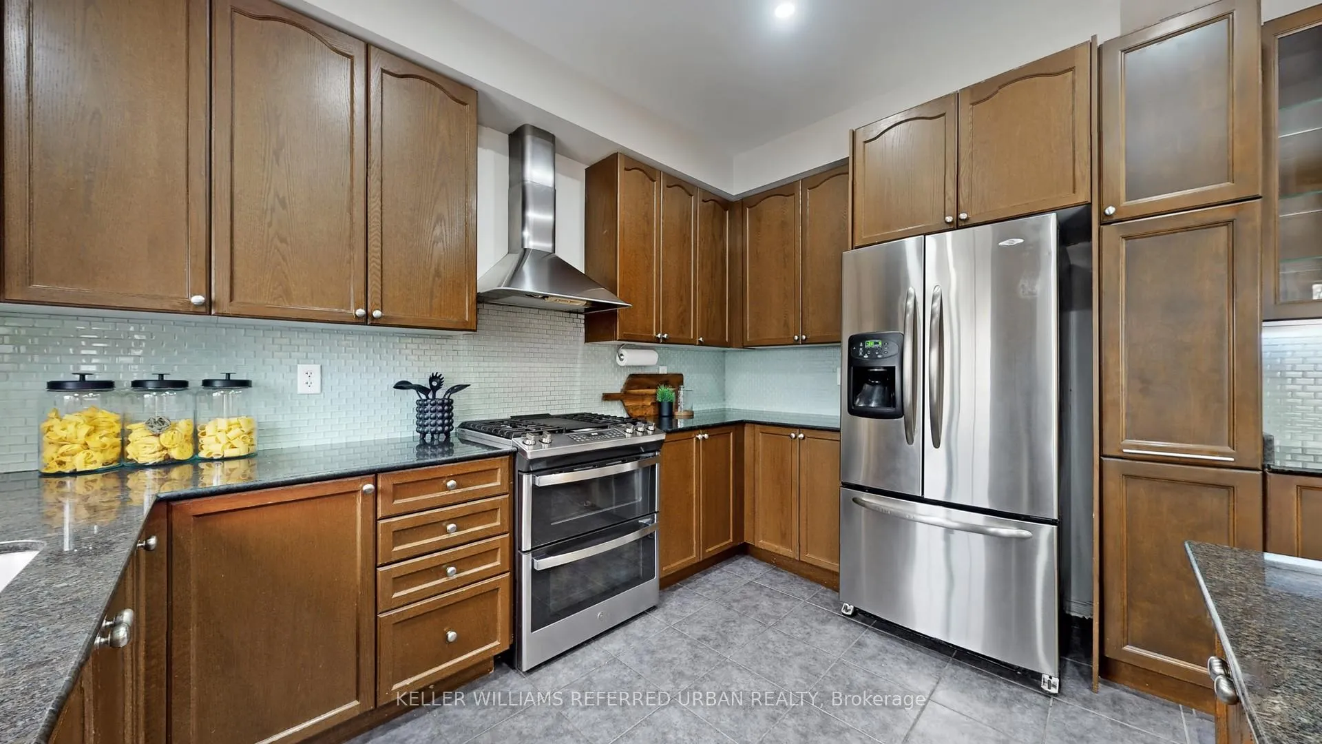 Photo 8 of 85 Decourcy-Ireland Circle, Ajax, Northeast Ajax — HOMEH