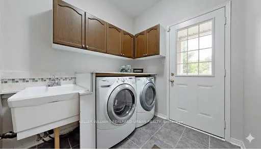 Photo 11 of 85 Decourcy-Ireland Circle, Ajax, Northeast Ajax — HOMEH