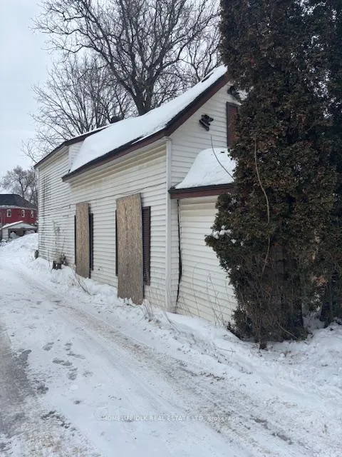 Photo 3 of 25 Montague Street, Smiths Falls — HOMEH