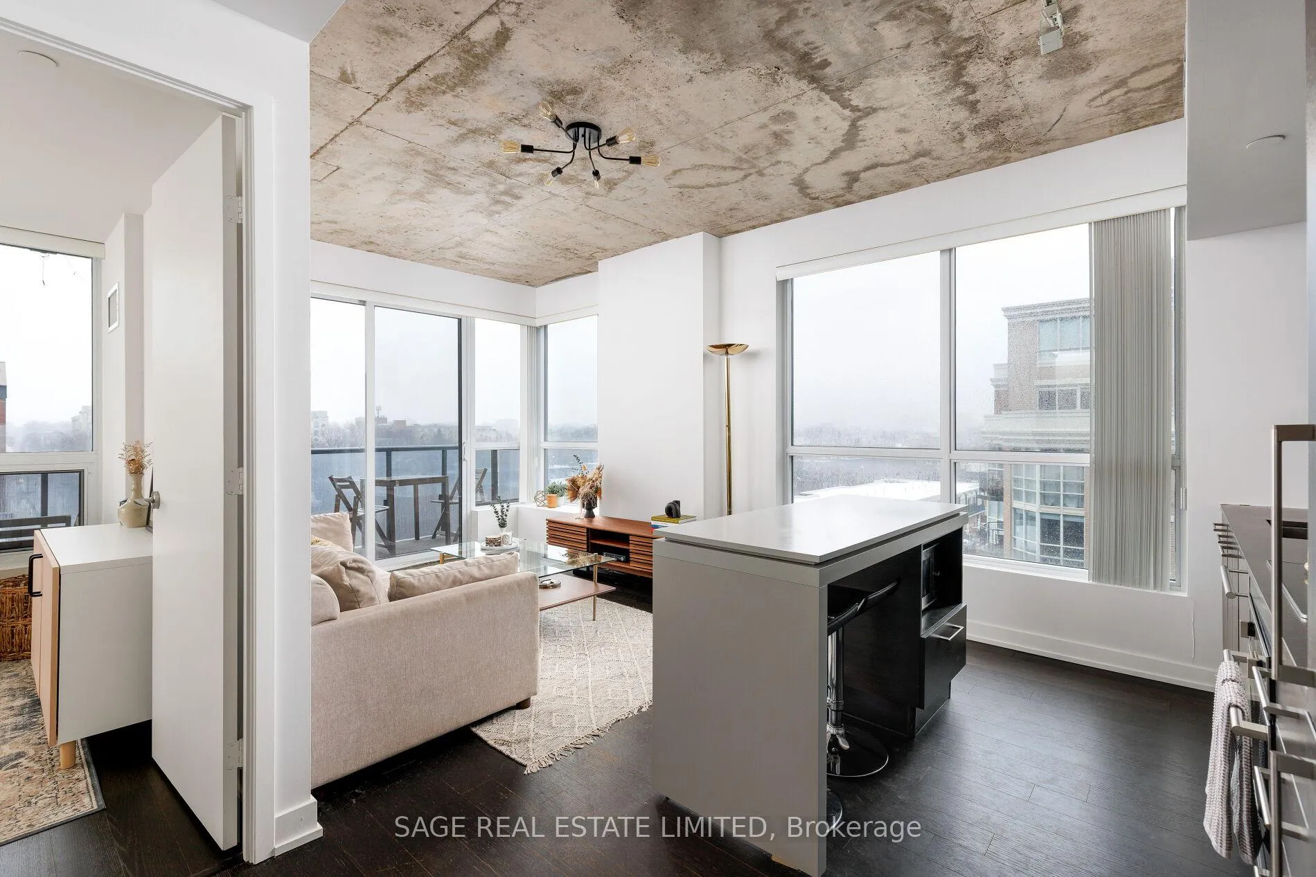 Front of Unit 613, 1030 King Street W