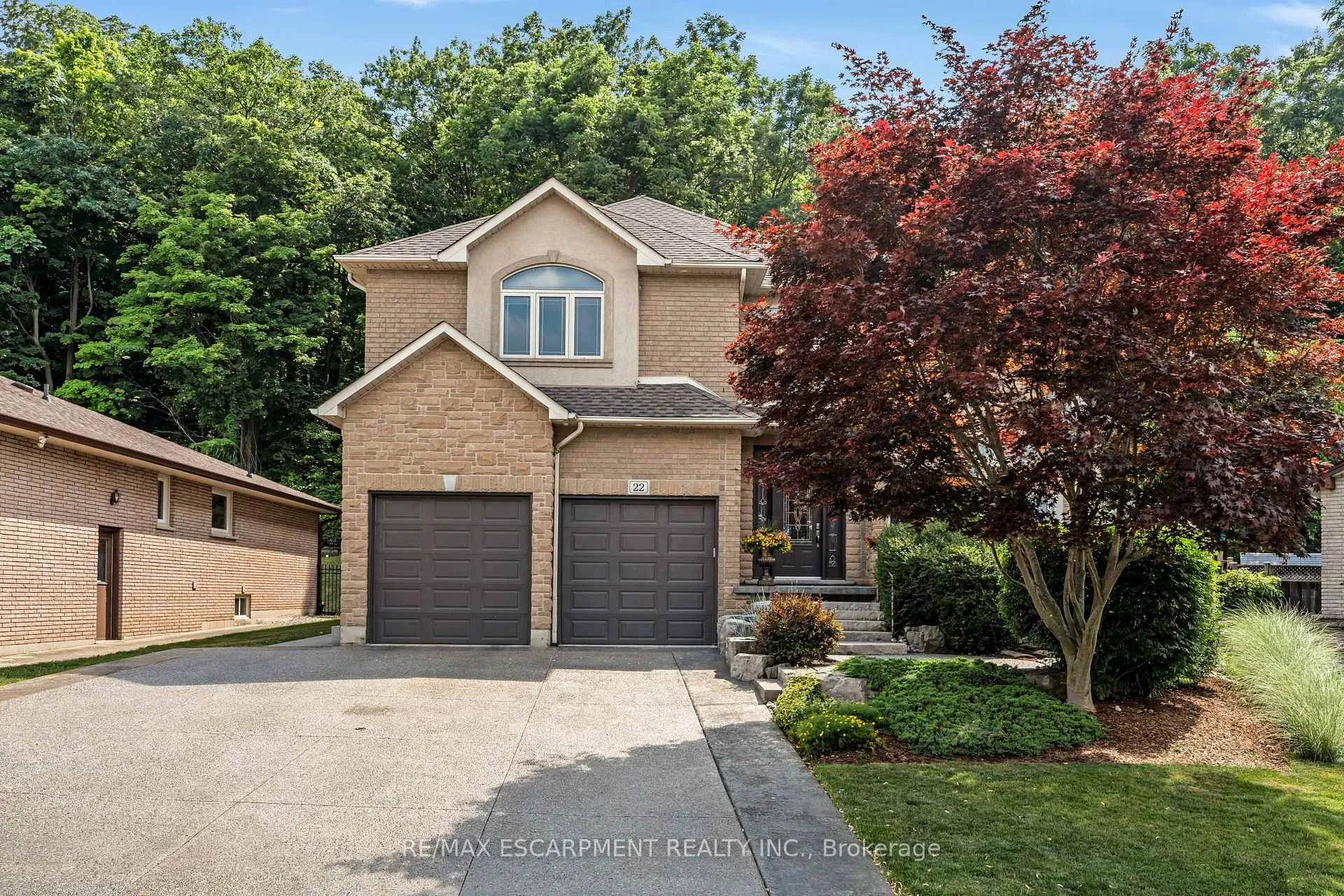 Photo 3 of 22 Shadeland Crescent, Hamilton, Stoney Creek — HOMEH