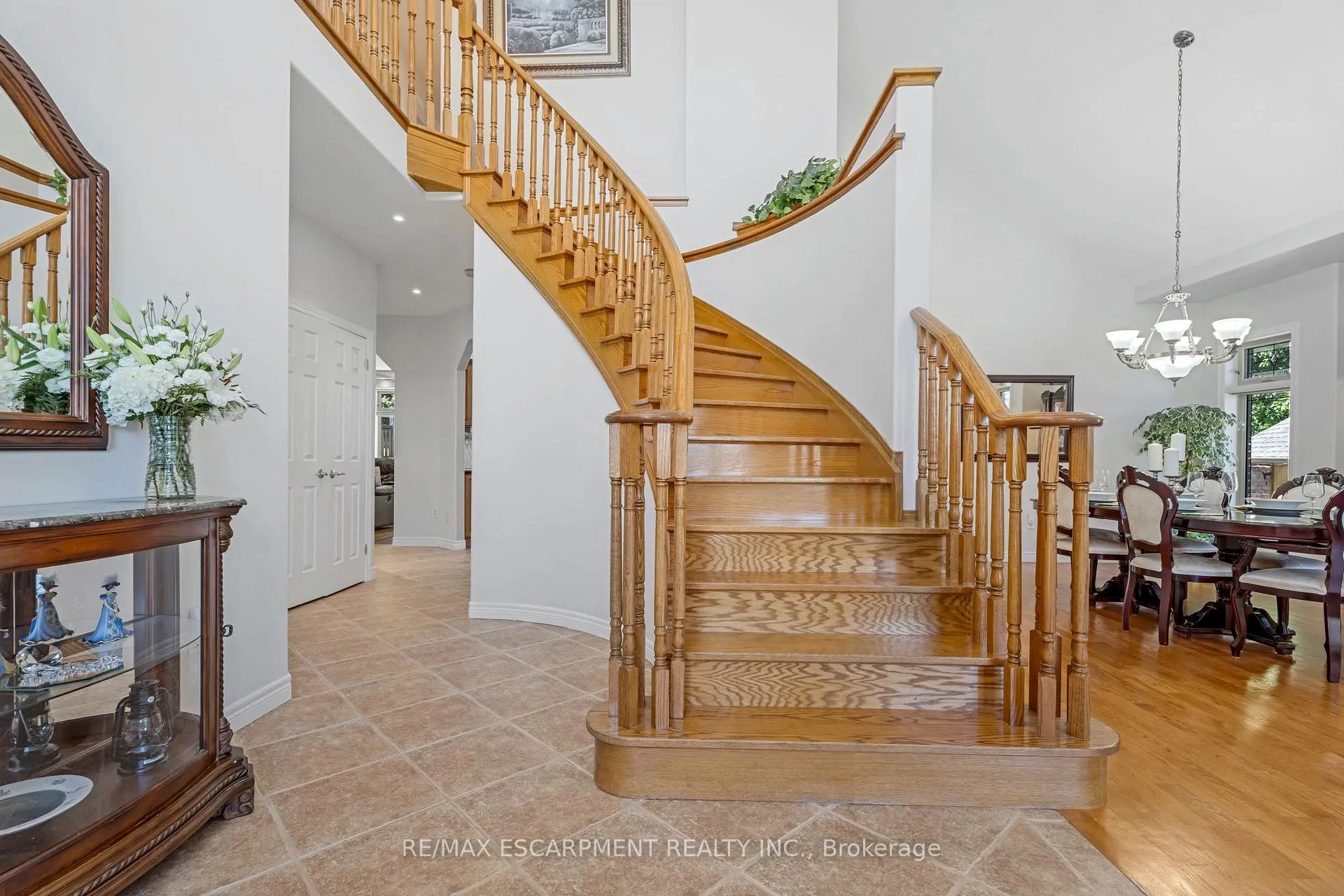 Photo 5 of 22 Shadeland Crescent, Hamilton, Stoney Creek — HOMEH