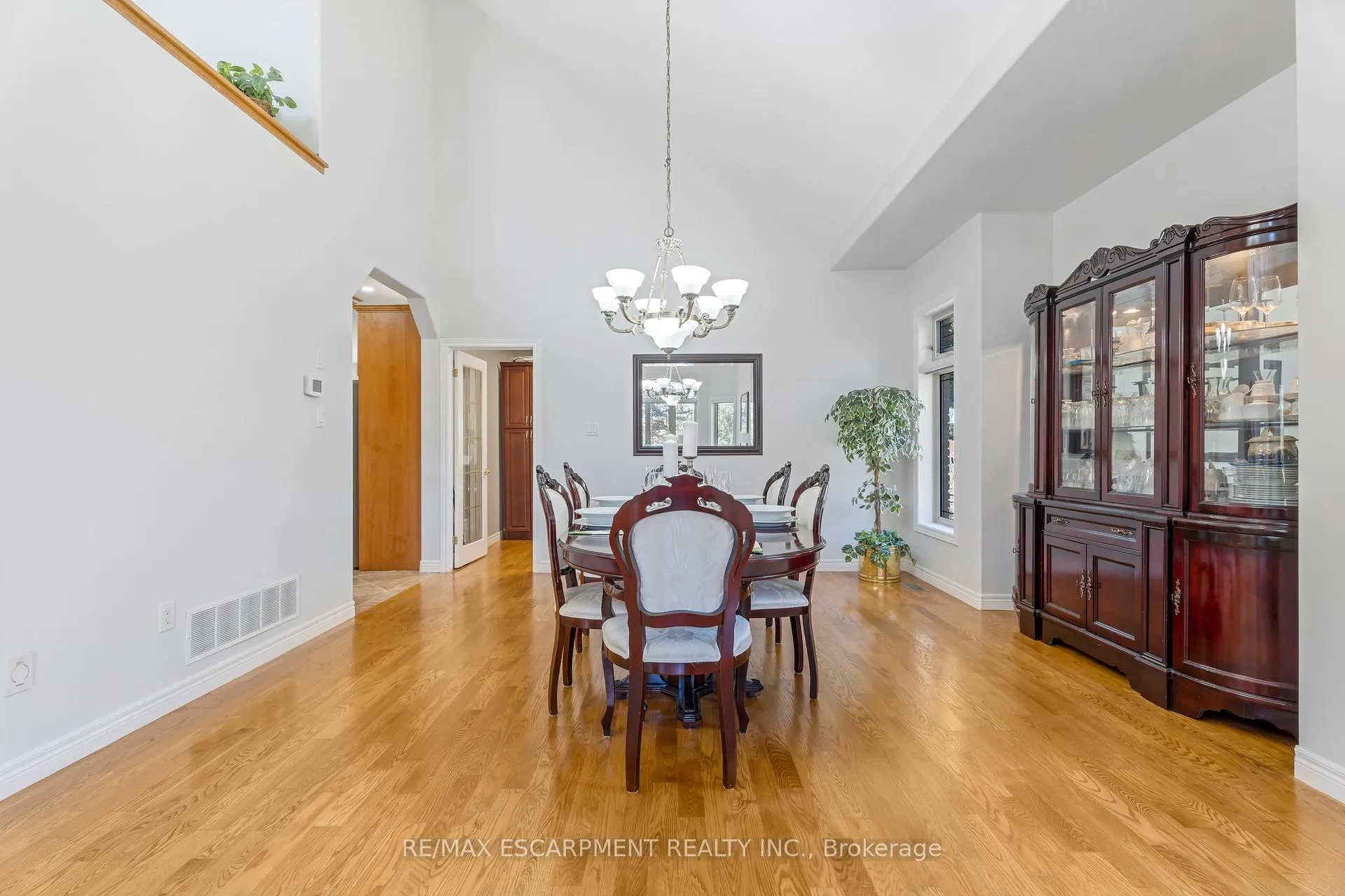 Photo 8 of 22 Shadeland Crescent, Hamilton, Stoney Creek — HOMEH