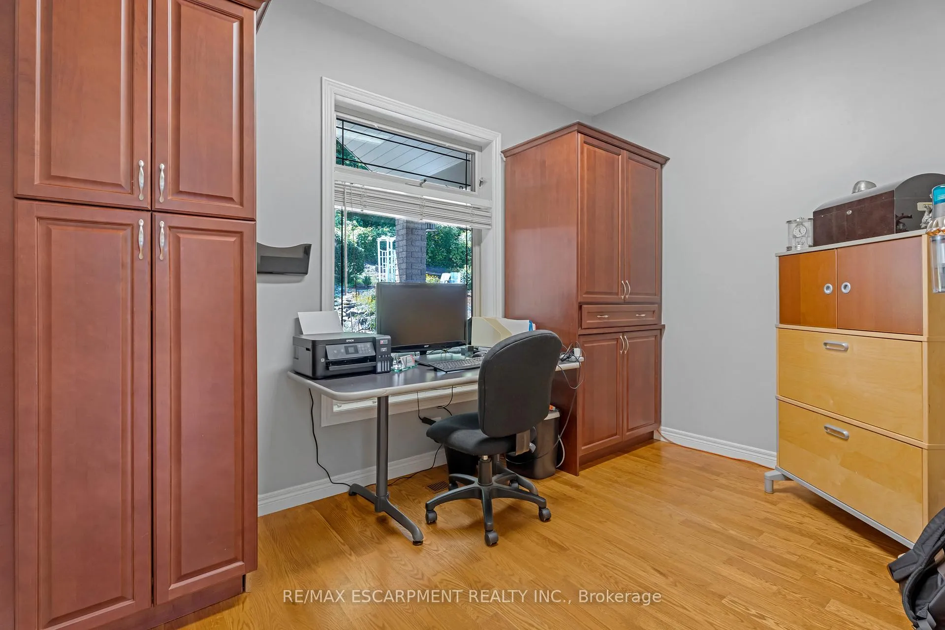 Photo 10 of 22 Shadeland Crescent, Hamilton, Stoney Creek — HOMEH