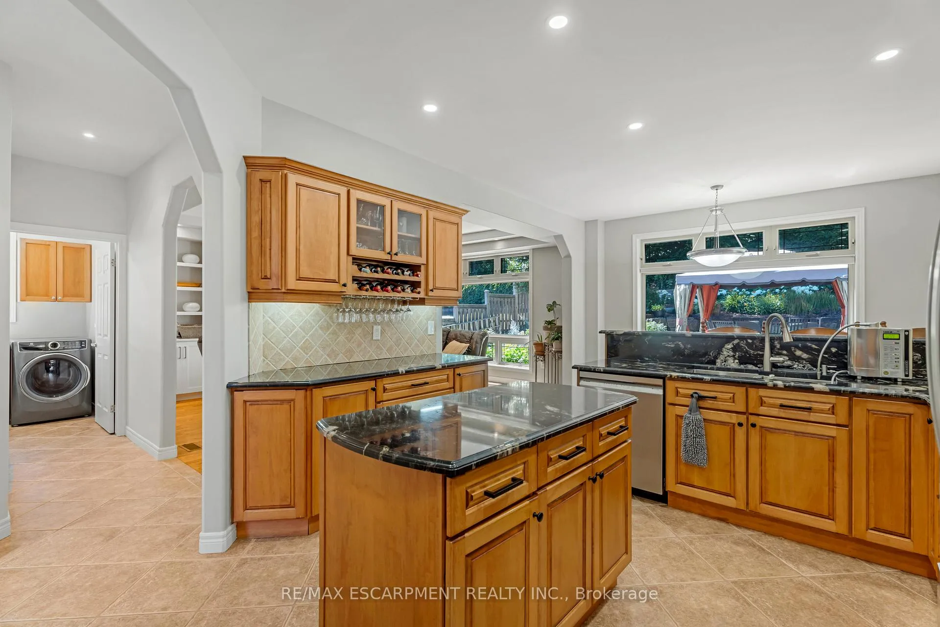 Photo 11 of 22 Shadeland Crescent, Hamilton, Stoney Creek — HOMEH