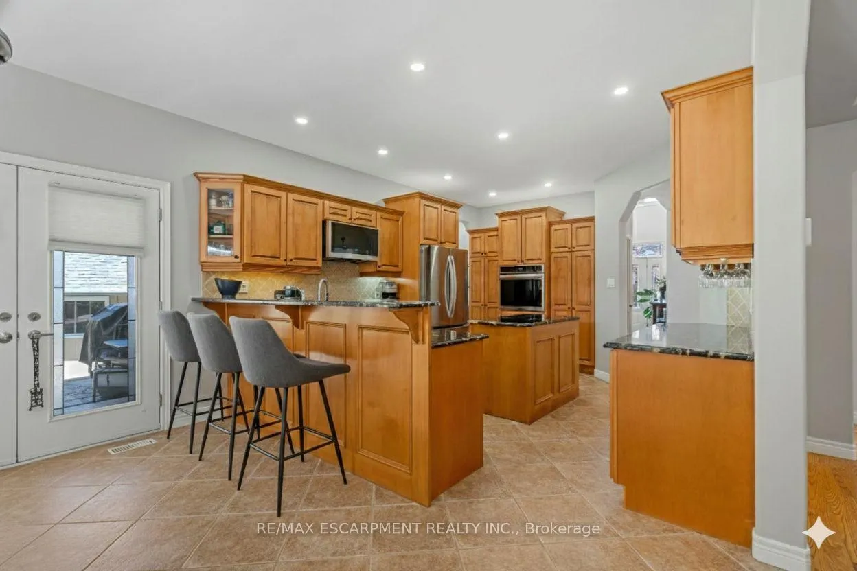 Photo 13 of 22 Shadeland Crescent, Hamilton, Stoney Creek — HOMEH