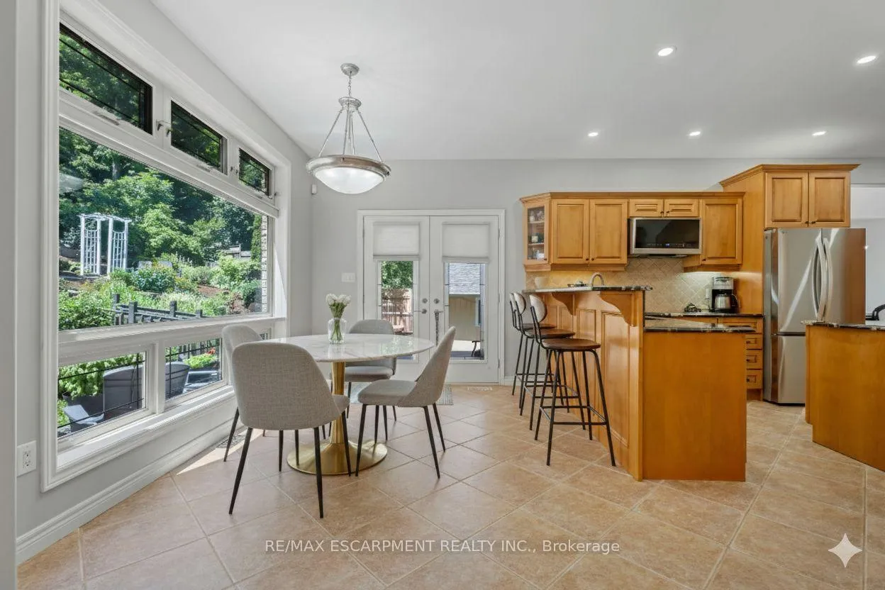 Photo 15 of 22 Shadeland Crescent, Hamilton, Stoney Creek — HOMEH