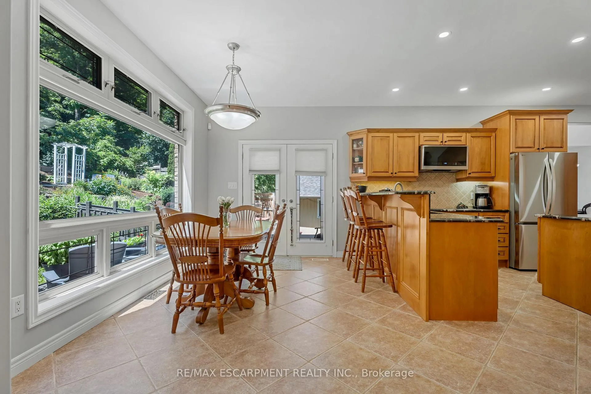 Photo 16 of 22 Shadeland Crescent, Hamilton, Stoney Creek — HOMEH