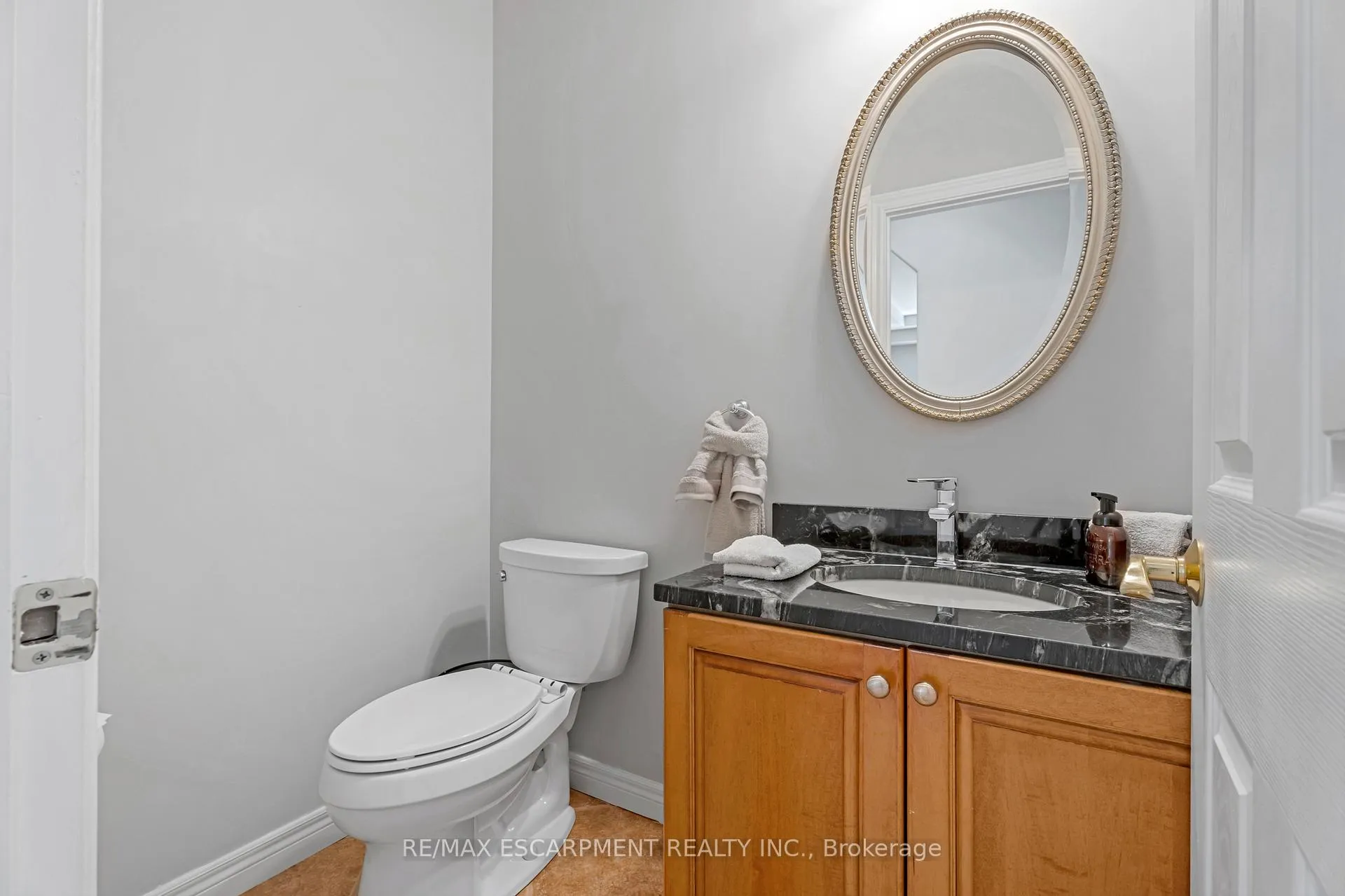 Photo 20 of 22 Shadeland Crescent, Hamilton, Stoney Creek — HOMEH