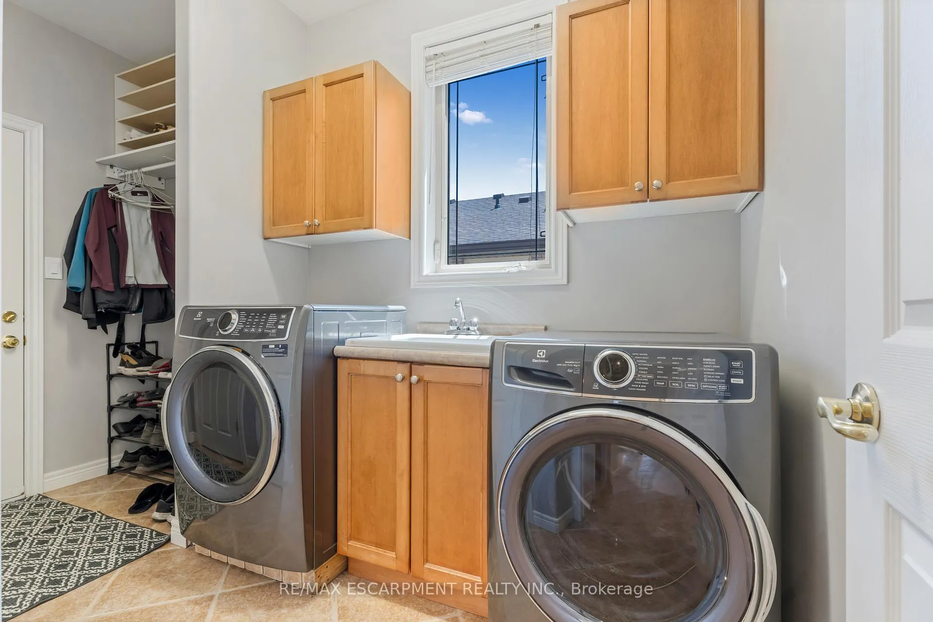 Photo 21 of 22 Shadeland Crescent, Hamilton, Stoney Creek — HOMEH