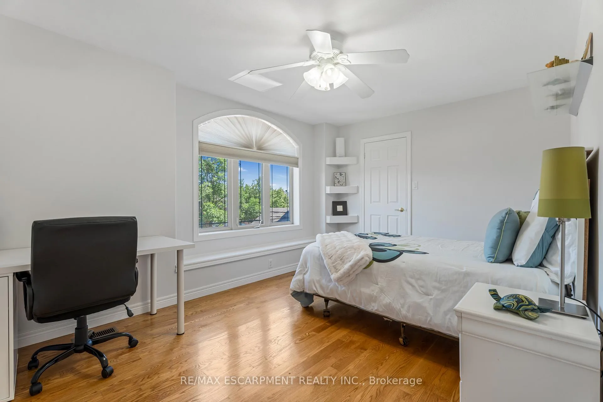 Photo 23 of 22 Shadeland Crescent, Hamilton, Stoney Creek — HOMEH
