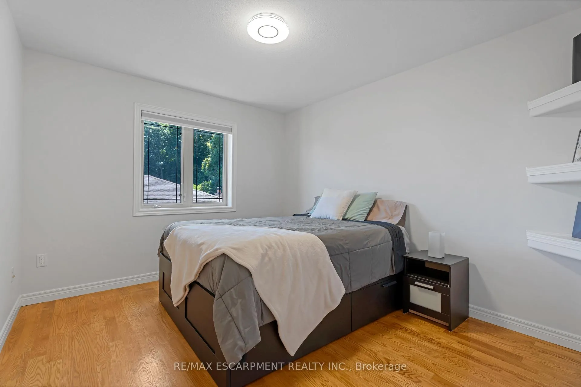 Photo 26 of 22 Shadeland Crescent, Hamilton, Stoney Creek — HOMEH